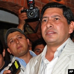Maoist vice chairman Narayan Kaji Shrestha outside a Kathmandu hotel after inconclusive talks with other parties, 03 May 2010