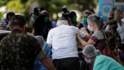 Ermando Piveta, al salir de un hospital en Brasilia.