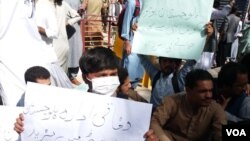 زده کوونکو په پوهنتون کې د نجونو زده کوونکو د جنسي ځورونې د سکېنډل په ضد احتجاج.