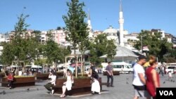 Istanbul’s Uskudar district, a religiously conservative area and traditional stronghold of President Recep Tayyip Erdogan, narrowly voted for opposition leader Ekrem Imamoglu. (D. Jones/VOA)