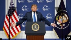 El presidente Donald Trump volvió a criticar el domingo 7 de abril de 2019 a los medios de prensa, a los que catalogó de ser "una broma".