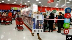 La compañía emitió un comunicado en abril en el que expresó su política en defensa de la inclusividad y daba la bienvenida a que empleados y clientes utilicen los baños según el género con el que se identifican.