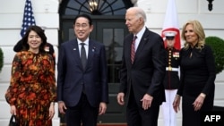 美國總統拜登夫婦2024年4月10日在白宮會見來訪的日本首相岸田文雄夫婦。