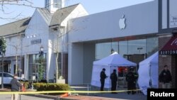 Vehicle crashes into Apple store in Hingham, Massachusetts