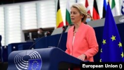 Президентка Європейської комісії, виконавчого органу Європейського Союзу, Урсула фон дер Ляєн виголошує промову «про стан союзу» у Європейському парламенті у Страсбурзі 15 вересня 2021 р. 