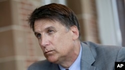 El gobernador de Carolina del Norte, Pat McCrory ha dicho que no cree que el impacto económico de la ley contra la comunidad LGBT en su estado sera mayor.