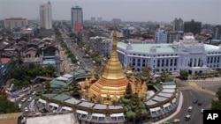 ရန်ကုန်မြို့လယ်ရှိ ဆူးလေဘုရားနှင့် အနီးပတ်ဝန်းကျင် မြင်ကွင်း။ ဇန်နဝါရီ ၂၇၊ ၂၀၁၃။