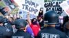 Lanzan de todo a simpatizantes de Trump