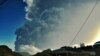 San Vicente busca agua y fondos mientras el volcán sigue en erupción