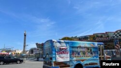 Un rótulo anuncia empleos en Point Pleasant Beach, Nueva Jersey, el 25 de mayo del 2021.