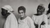 Durante diez días en 1998 la fotógrafa cubana Damaris Betancourt visitó el hospital psiquiátrico de La Habana, tras lo cual ha compilado fotos para su libro "Diez días en Mazorra", Rialta Ediciones, 2021. [Foto cortesía DB]
