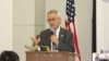 រូបឯកសារ៖ លោក​ Alan Lowenthal​ កំពុង​ថ្លែង​សុន្ទរកថា​នៅ​ក្នុង​កិច្ចពិភាក្សា​អំពី​ស្ថាន​ភាព​នយោបាយ​ប្រទេស​កម្ពុជា​ និង​ តួនាទី​របស់​សហរដ្ឋ​អាមេរិក​ នៅ​ទីក្រុង​ Annandale​ រដ្ឋ​វឺជីនៀ នៅ​ថ្ងៃ​ទី​ ៣​ ខែ​ធ្នូ​ ឆ្នាំ​ ២០១៧​។ (លឹម​ ហ្គេច​ហៀង/VOA)