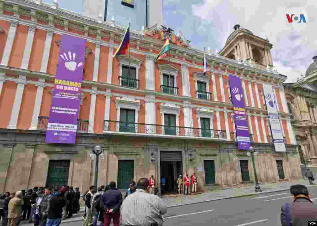 Se espera que este jueves 14 de noviembre de 2019 quede conformado el gabinete encargado de poner orden en Bolivia y convocar elecciones tras la renuncia de Evo Morales.