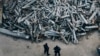 Putin afirma que Rusia tiene "suficientes" bombas de racimo