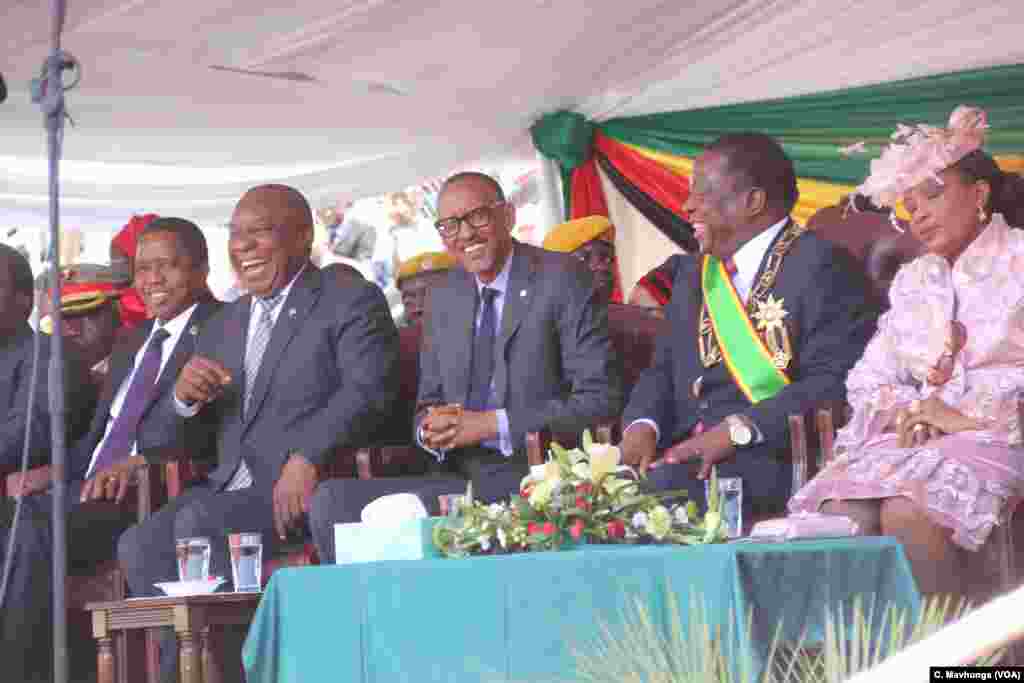 Presidents Edgar Lungu of Zambia, Cyril Ramaphosa of South Africa, and Rwanda’s Paul Kagame – the African Union chairperson – shares a lighter moment with Zimbabwe’s newly sworn in Emmerson Mnangagwa, Aug. 26, 2018, in Harare. 
