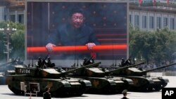 중국 베이징에서 지난 2015년 9월 진행된 전승절 70주년 열병식 현장 스크린에 시진핑 국가주석의 모습이 비치고 있다. 