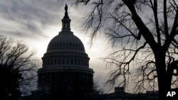 La regulación aprobada en los últimos meses del gobierno de Barack Obama, fue diseñada para dar mayor control a los consumidores sobre como los proveedores comparten su información.