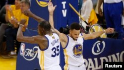 Kevin Durant et Stephen Curry des Golden State Warriors, Oakland, Californie, USA, le 4 juin 2017