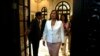 ARCHIVO - La presidenta peruana Dina Boluarte llega a dar una conferencia de prensa en el palacio de gobierno en Lima, Perú, el 24 de enero de 2023. 