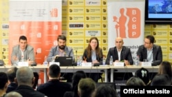Učesnici konferencije o predloženim izemanama zakona u sektoru bezbednosti (Foto: Medijacentar Beograd)