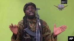 Abubakar Shekau, lider de Boko Haram, a quien el gobierno nigeriano afirma haber dado muerte en un bombardeo.