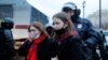 Затримання учасниць демонстрації на підтримку ув’язненого опозиціонера Олексія Навального у Санкт-Петербурзі, Росія 21 квітня 2021 р.