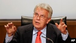 “Soy demócrata y me importa más la libertad del que no piensa como yo que la del que piensa como yo”, declaró el expresidente del gobierno español, Felipe Gonzalez.