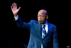 Esta fotografía de 2019 muestra al representante John Lewis, demócrata de Georgia, durante la juramentación de los miembros del Caucus Negro del Congreso del 116 ° Congreso en Washington.