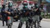 La police anti-émeute de Hong Kong tire des gaz lacrymogènes lors d'une manifestation pro-démocratie contre la législation de Beijing sur la sécurité nationale à Hong Kong, dimanche 24 mai 2020. (AP Photo / Vincent Yu)