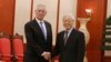 越共总书记阮富仲在河内与到访的美国国防部长马蒂斯握手 (2018年1月25日)