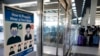Se observa un letrero sobre las reglas de las mascarillas se muestra en el Aeropuerto Internacional O'Hare en Chicago, el 2 de julio de 2021.