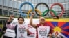 西藏活动人士在瑞士洛桑的国际奥委会总部前抗议中国举行2022冬奥会。（2021年11月26日）
