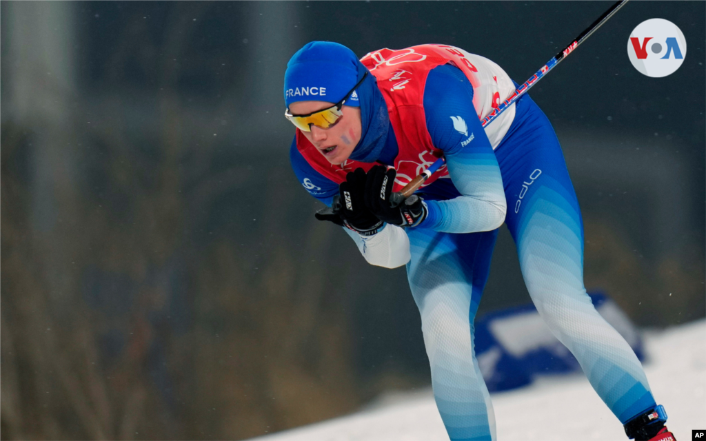El francés Gael Blondeau compitió durante la competencia de esquí de fondo del equipo Gundersen gran colina/4x5 km.