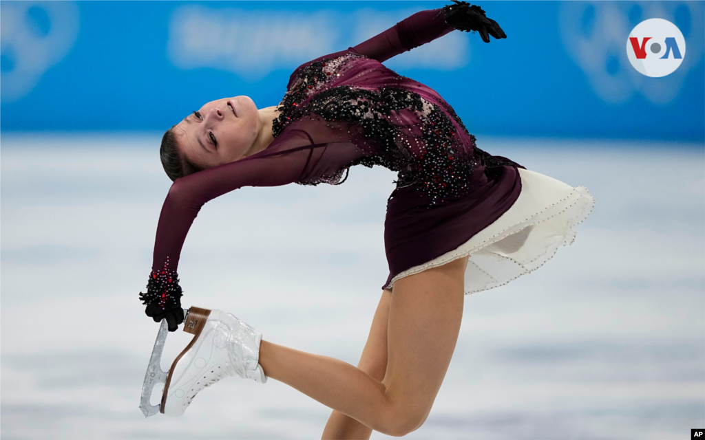 Anna Shcherbakova, atleta rusa del equipo olímpico, también compitió en el programa de patinaje libre femenino.