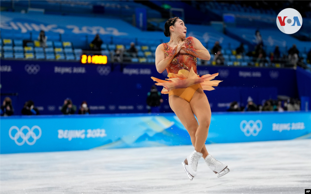 Wakaba Higuchi, de Japón, compitió en el programa de patinaje libre femenino durante la competencia de patinaje artístico.