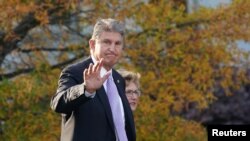 Los demócratas necesitan el respaldo del senador Joe Manchin para poder aprobal el proyecto de medidas sociales y climáticas del presidente de EE. UU. Joe Biden.