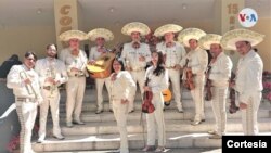 El grupo mariachi Águilas de México ejecutó un cambio en la dinámica de sus servicios con motivo de este Día de la Madre.
