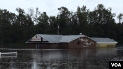 Florence, que este viernes fue degradado a tormenta tropical, continuará produciendo inundaciones catastróficas en ambas Carolinas.