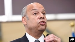 Secretario Jeh Johnson viaja a Centroamérica para reiterar que las fronteras estadounidenses no están abiertas a la inmigración ilegal.