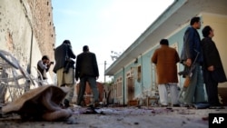 مهاجم موترش را در نزدیک موتر حامل ولسوالی خوگیانی منفجر ساخت