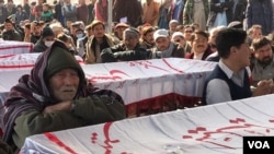 د کوټې پر مغربي بای پاس احتجاجي پرلت پس له هغې پيل شو چې د بلوچستان د بولان مچ په سيمه کې د دې مياشتې پر دويمه نېټه وسلوالو د مچ په کوله کانونوکې کارکونکي لس د هزاره ټولنې غړي ووژل. داعش وسله والې ډلې د دغه کسانو د وژلو ‌ذمه واري ومنله