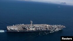 La llegada del portaviones llega después de preocupaciones de que Irán está planeando un ataque contra objetivos estadounidenses.