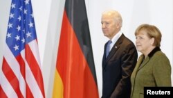 El vicepresidente Joe Biden destacó que Alemania es un socio clave para EE.UU. durante la reunión que sostuvo con la canciller alemana, Angela Merkel.