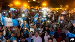La votación fue por unanimidad, después que 132 legisladores presentes respaldaron la medida. Se registraron 26 ausentes.