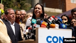 La candidata presidencial de la oposición venezolana, María Corina Machado, ofrece declaraciones a la prensa en Caracas, este lunes 29 de enero de 2024.