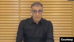 Fotografía en redes sociales sin fecha de Reza Valizadeh, experiodista de Radio Farda y ciudadano estadounidense con doble nacionalidad iraní, supuestamente arrestado en Irán en septiembre de 2024.