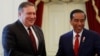 Indonesia's President Joko Widodo, right, shakes hands with U.S. Secretary of State Mike Pompeo before their meeting at the Presidential Palace in Jakarta, Indonesia, Aug. 5, 2018.