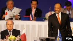 Blatter (izquierda) es el claro favorito para retener su cargo como presidente de la FIFA, mientras que bin Hammam, si es encontrado culpable de soborno, podría enfrentar fuertes sanciones.