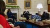 El presidente Joe Biden, la vicepresidenta Kamala Harris y la secretaria del Tesoro, Janet Yellen, se reúne con líderes empresariales para discutir un paquete de ayuda para el coronavirus en la Casa Blanca, el martes 9 de febrero de 2021. [Foto: AP]