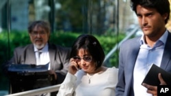 Claudia Patricia Diaz Guillen, exenfermera de Hugo Chávez, en una foto de archivo tomada en septiembre de 2018 cuando salía de la corte nacional de España, en Madrid, ciudad desde donde fue extraditada para enfrentar cargos en Estados Unidos.